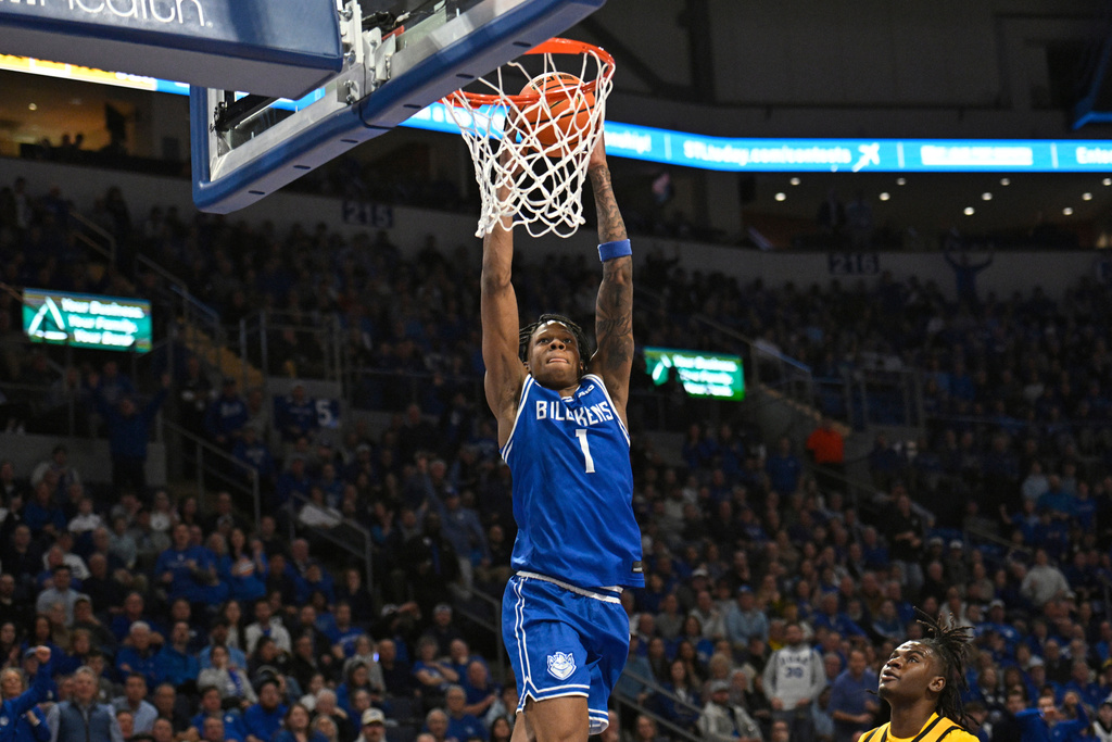 Saint Louis' Quentin Jones (1) dunks during the second half of an NCAA college basketball game against Virginia Commonwealth, Friday, Feb. 20, 2026, in St. Louis. (AP Photo/Lexie Knight)