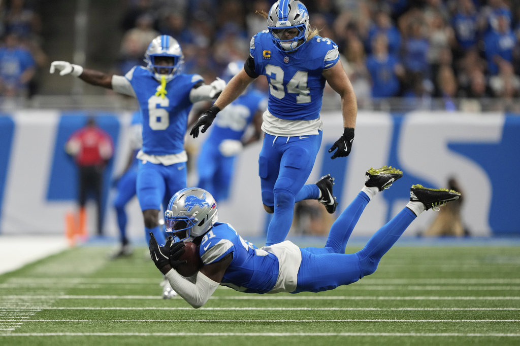 Detroit Lions safety Kerby Joseph (31) makes a diving interception Chicago Bears during the first half of an NFL football game in Detroit, Sunday, Sept. 14, 2025. (AP Photo/Ryan Sun)