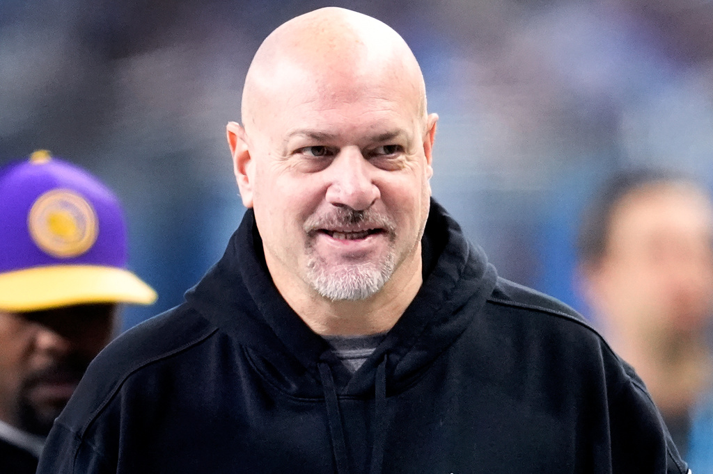 FILE - Minnesota Vikings assistant head coach outside linebackers Mike Pettine looks on before an NFL football game against the Detroit Lions in Detroit, Jan. 7, 2024. (AP Photo/Paul Sancya, File)