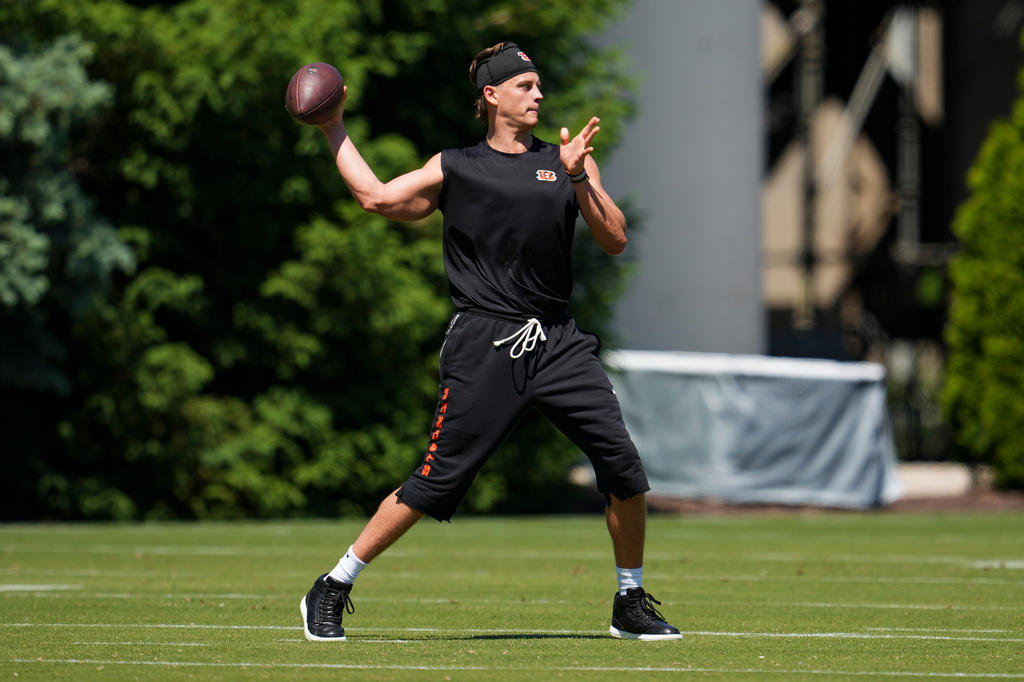 Cincinnati Bengals quarterback Joe Burrow throws during NFL football practice, Tuesday, May 12, 2026, in Cincinnati. (AP Photo/Jeff Dean)