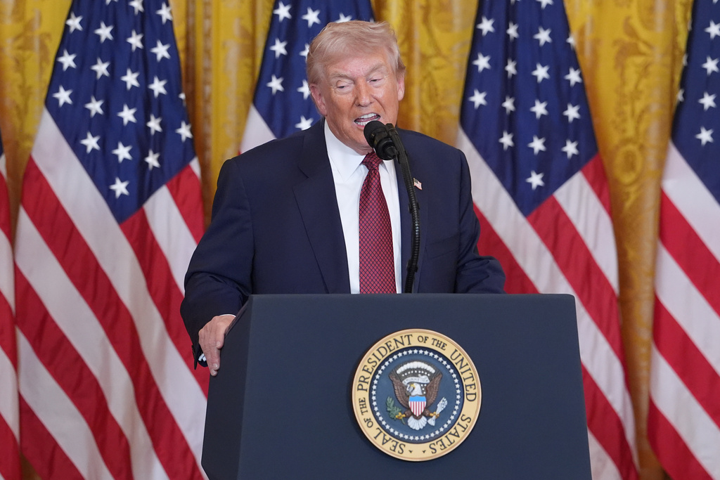 El presidente Donald Trump habla durante un evento sobre energía a base de carbón en la Sala Este de la Casa Blanca, el miércoles 11 de febrero de 2026, en Washington. (Foto AP/Evan Vucci)