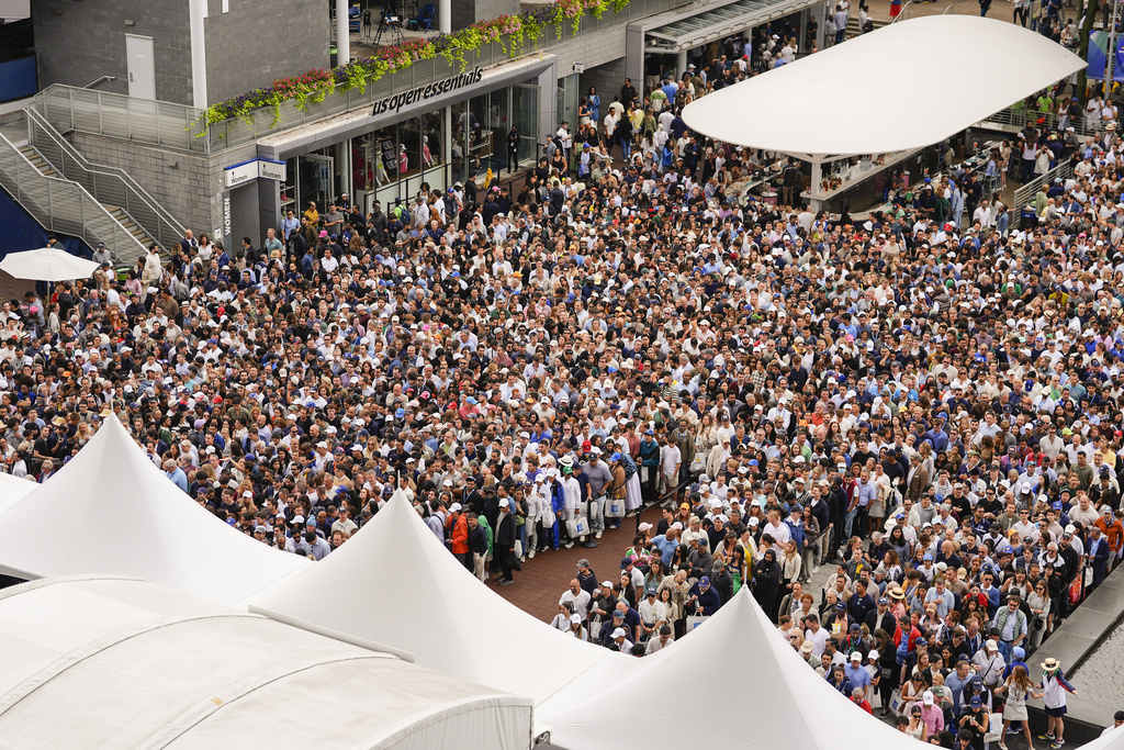 Tennis fans line up to get into Arthur Ashe Stadium to watch Jannik Sinner, of Italy, and Carlos Alcaraz, of Spain, play in the men's singles final of the U.S. Open tennis championships, Sunday, Sept. 7, 2025, in New York. (AP Photo/Yuki Iwamura)
