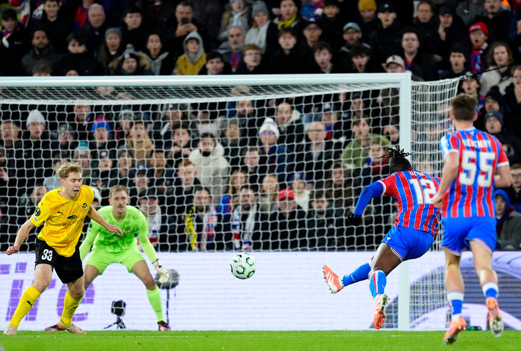Crystal Palace's Christantus Uche, second right, scores during the Conference League soccer match between Crystal Palace and KuPS in London, Thursday Dec. 18, 2025. (Jordan Pettitt/PA via AP)