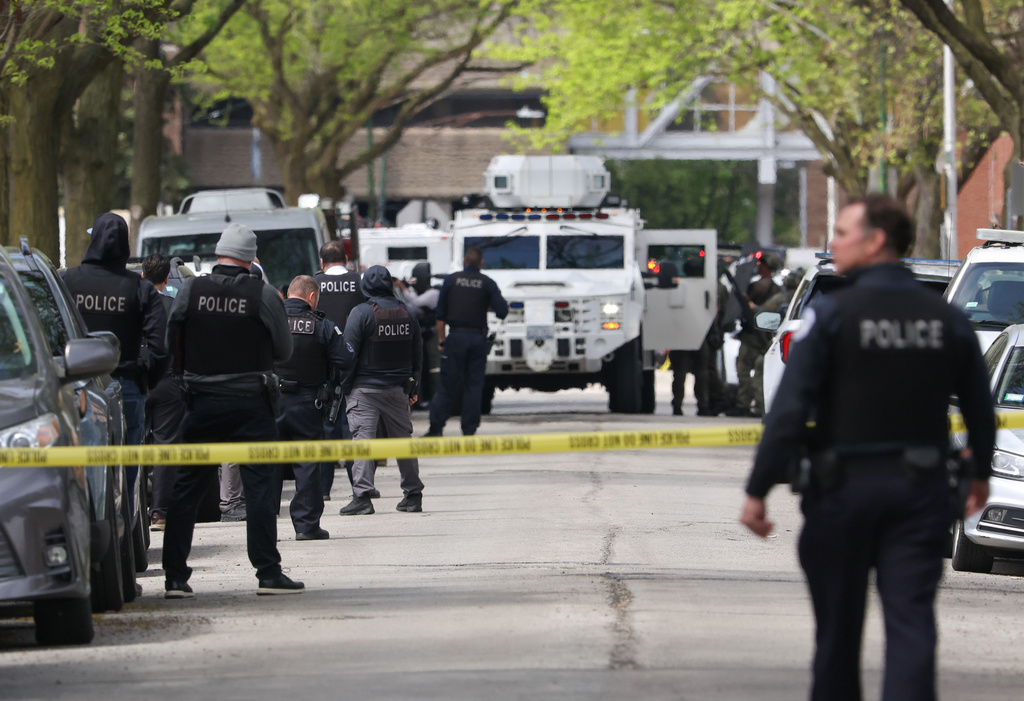 Police respond to the scene of a shooting near Endeavor Health Swedish Hospital, Saturday, April 25, 2026, in Chicago. (John J. Kim/Chicago Tribune via AP)