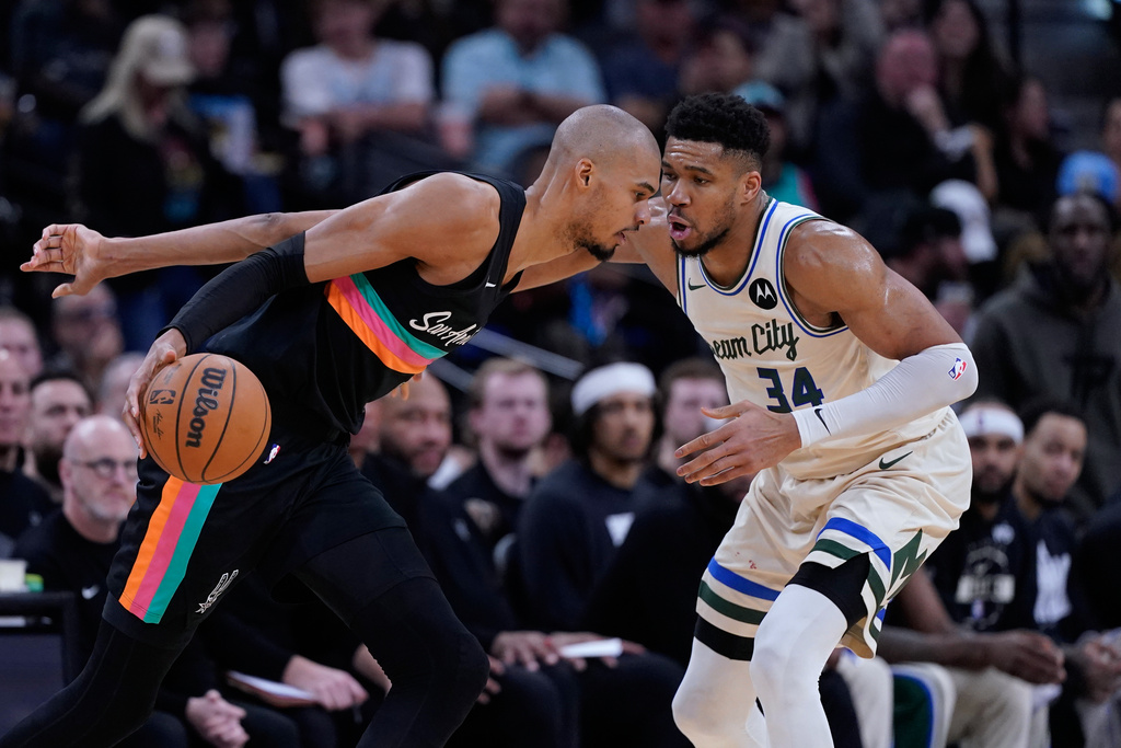 San Antonio Spurs forward Victor Wembanyama, left, drives against Milwaukee Bucks forward Giannis Antetokounmpo (34) during the second half of an NBA basketball game in San Antonio, Thursday, Jan. 15, 2026. (AP Photo/Eric Gay)