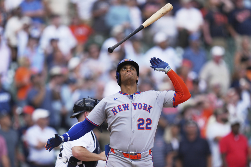New York Mets' Juan Soto reacts after flying out to Detroit Tigers left fielder Riley Greene for the final out of a baseball game, Wednesday, Sept. 3, 2025, in Detroit. (AP Photo/Ryan Sun)