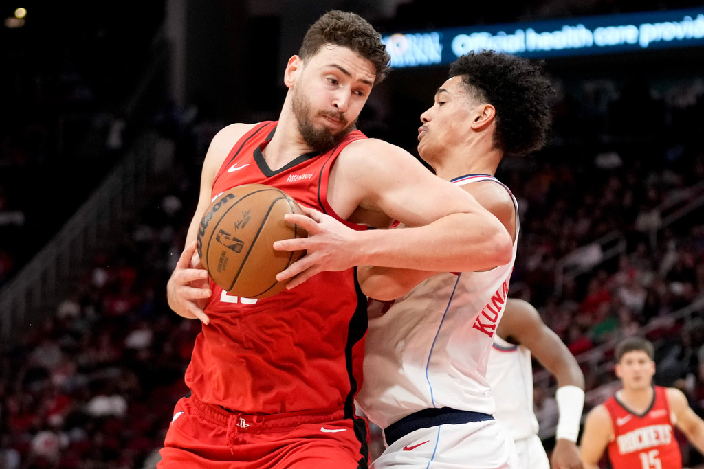 Houston Rockets center Alperen Sengun, left, drives to the basket as Los Angeles Clippers center Yanic Konan Niederhäuser defends during the first half of an NBA basketball game, Wednesday, Feb. 11, 2026, in Houston. (AP Photo/Eric Christian Smith)
