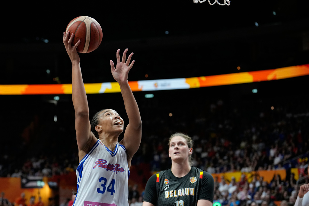Puerto Rico's Imani McGee-Stafford scores in fornt of pb13[ during the Women's Basketball World Cup match between Puerto Rico and Belgium in Berlin, Sunday, Sept. 6, 2026. (AP Photo/Ebrahim Noroozi)