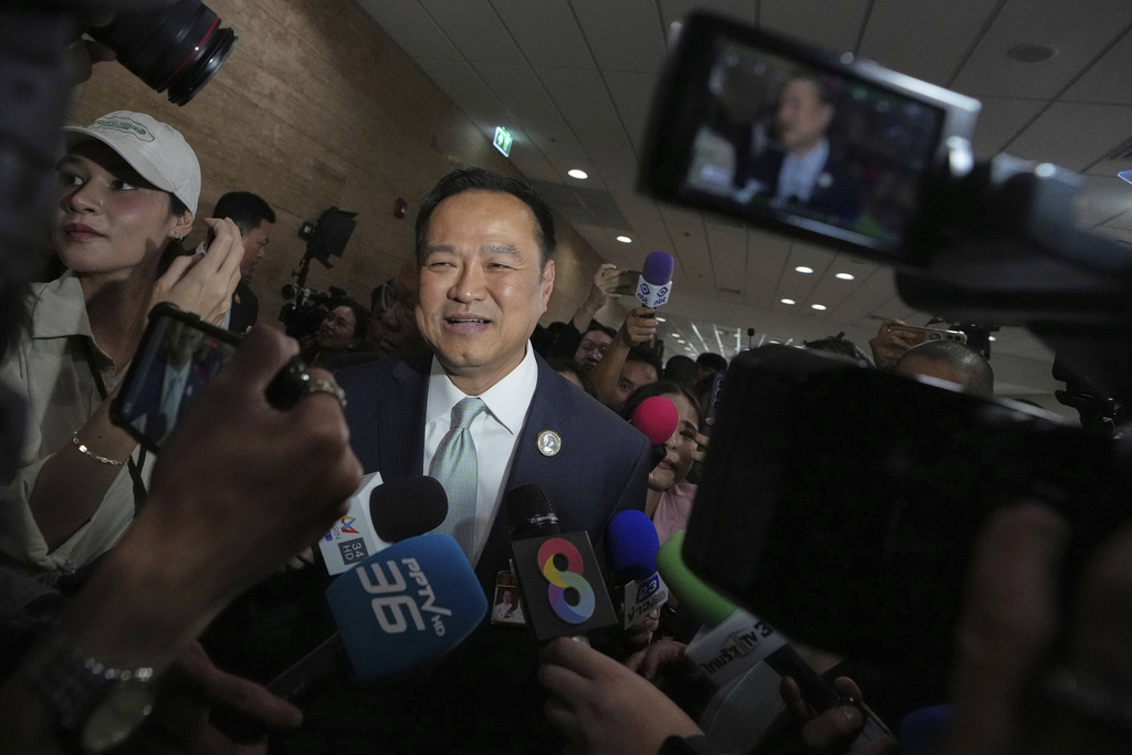 Leader of Bhumjai Thai Party Anutin Charnvirakul leaves after a press conference at Parliament in Bangkok, Thailand, Wednesday, Sept. 3, 2025. (AP Photo/Sakchai Lalit)