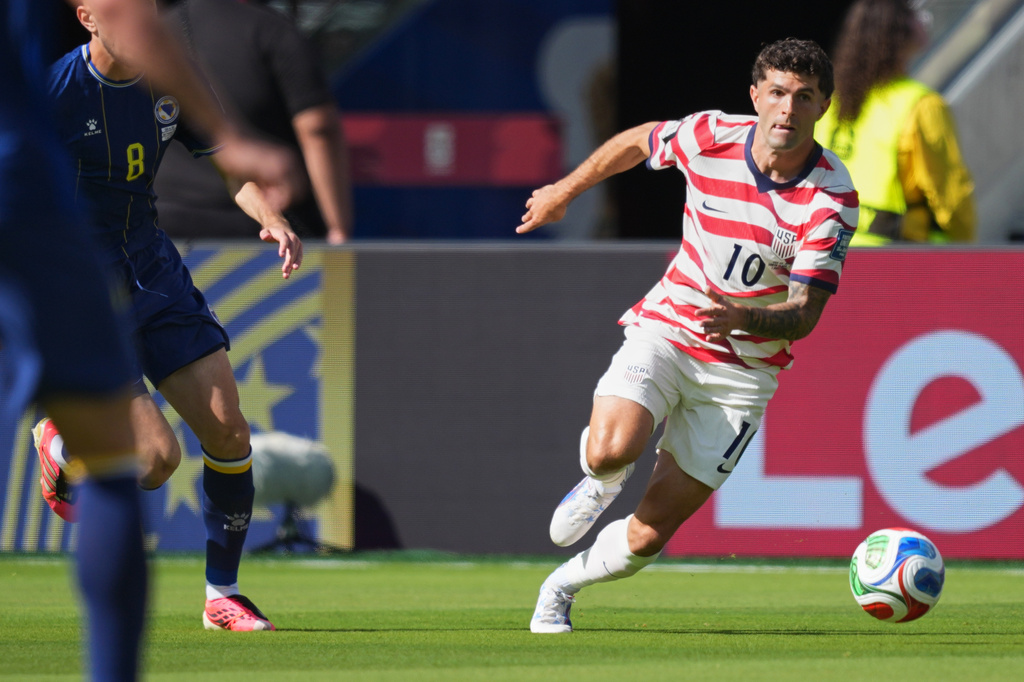 United States' Christian Pulisic (10) runs with the ball during the World Cup round of 32 soccer match between the United States and Bosnia in Santa Clara, Calif., near San Francisco, Wednesday, July 1, 2026. (AP Photo/Julio Cortez)