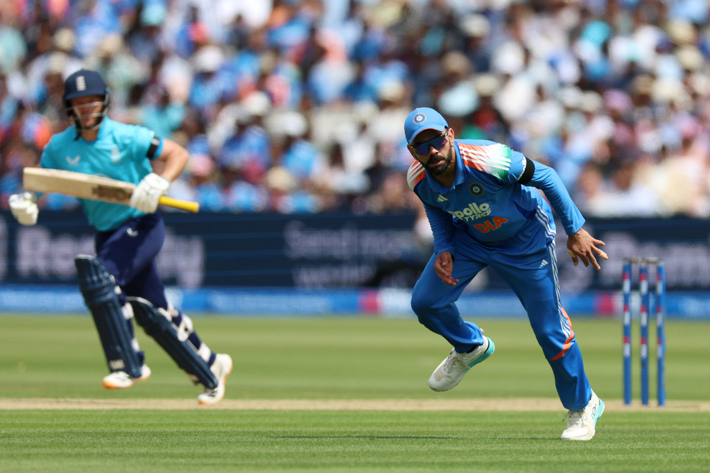 India's Virat Kohli, right, fails to stop a drive from England's Ben Duckett during the thirdthe third ODI between England and India, at Lord's cricket ground, London, Sunday, July 19, 2026. (Steven Paston/PA via AP)