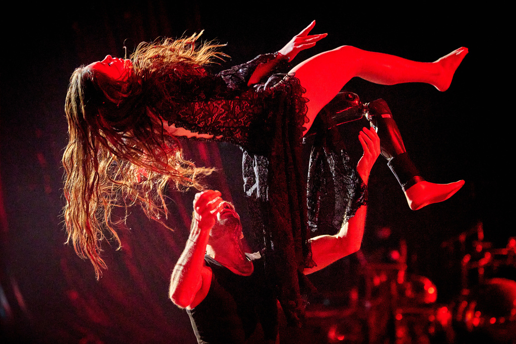 CORRECTS NAME TO RUSLANA DANILKINA - Volunteer soldier Ruslana Danilkina, 21, who lost her leg in Russia-Ukraine war, and choreographer Pavlo Semakin perform during the shooting of the Christmas TV show ''Dancing with the Stars'' in Kyiv, Ukraine, Thursday, Dec. 18, 2025. (AP Photo/Efrem Lukatsky)