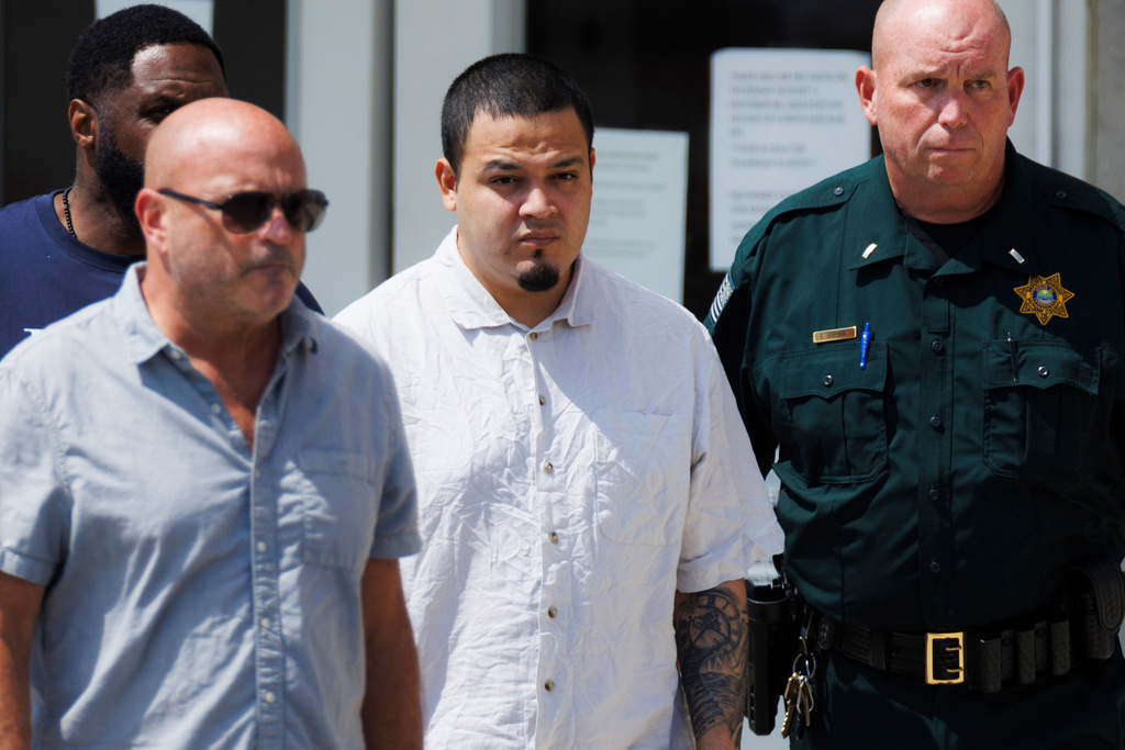 FILE - Kilmar Abrego Garcia, center, leaves the Putnam County Jail, Friday, Aug. 22, 2025, in Cookeville, Tenn. (AP Photo/Brett Carlsen, File)
