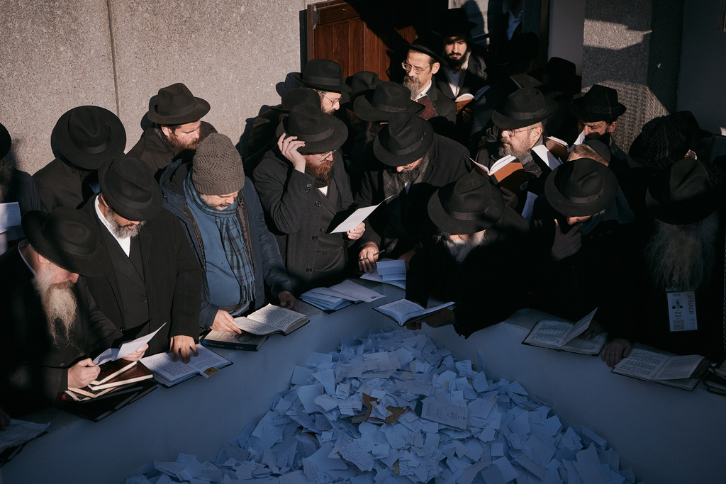 Chabad-Lubavitch rabbis gather in prayer at the resting place of the Rebbe, Rabbi Menachem M. Schneerson, one of Judaism’s most influential figures, in the Queens borough of New York on Friday, Nov. 14, 2025, during the International Conference of Chabad-Lubavitch Emissaries. (AP Photo/Andres Kudacki)