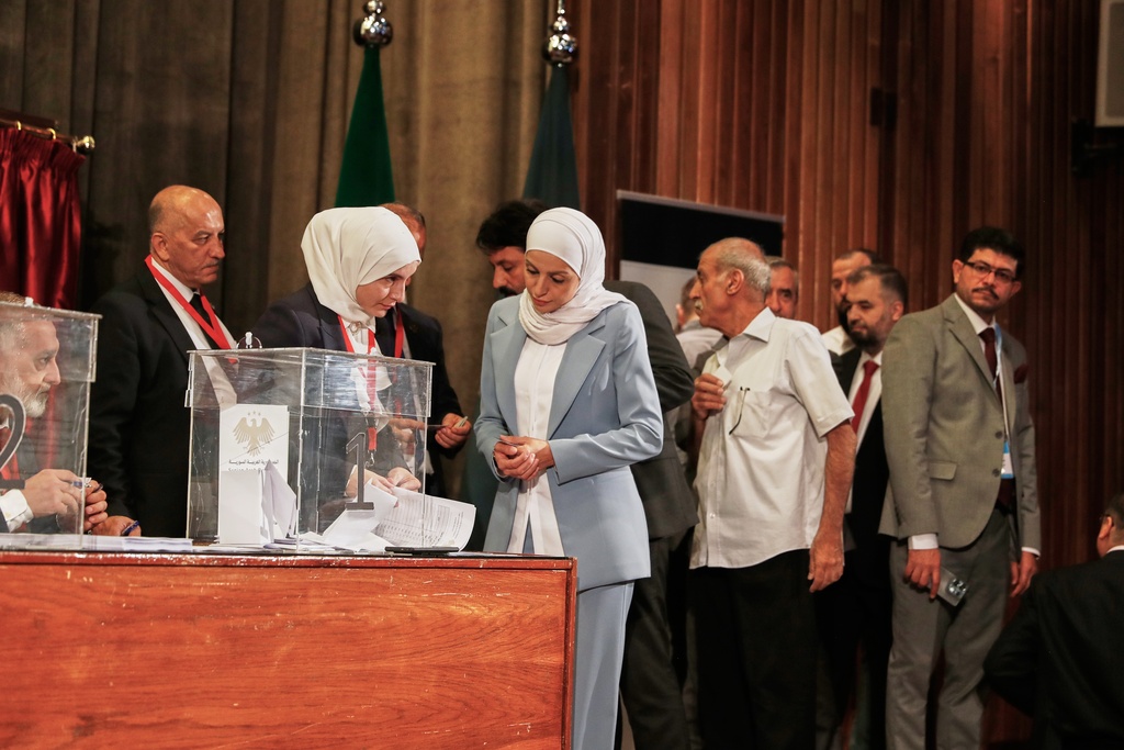 Syrian electoral college members line up to cast their ballots in a parliamentary election at a polling station in Damascus, Syria, Sunday, Oct. 5, 2025. (AP Photo/Omar Sanadiki)