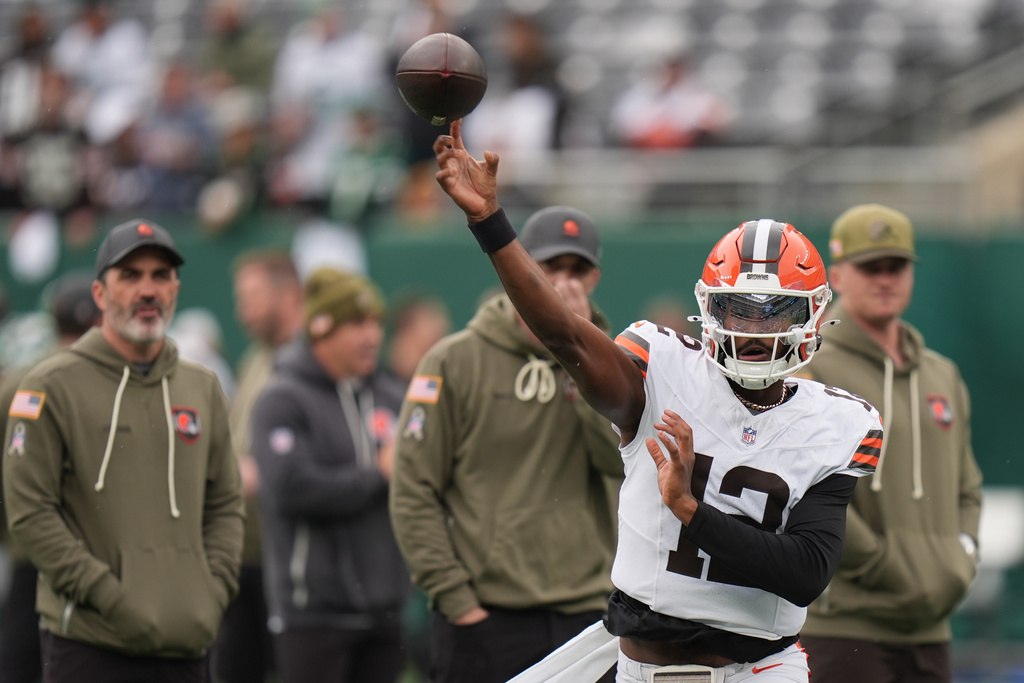 Cleveland Browns quarterback Shedeur Sanders (12) warms up before an NFL football game against the New York Jets, Sunday, Nov. 9, 2025, in East Rutherford, N.J. (AP Photo/Seth Wenig)
