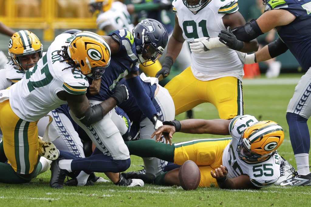 Green Bay Packers' Kingsley Enagbare recovers a fumble by Seattle Seahawks' Jalen Milroe during the first half of a preseason NFL football game Saturday, Aug. 23, 2025, in Green Bay, Wis. (AP Photo/Mike Roemer)