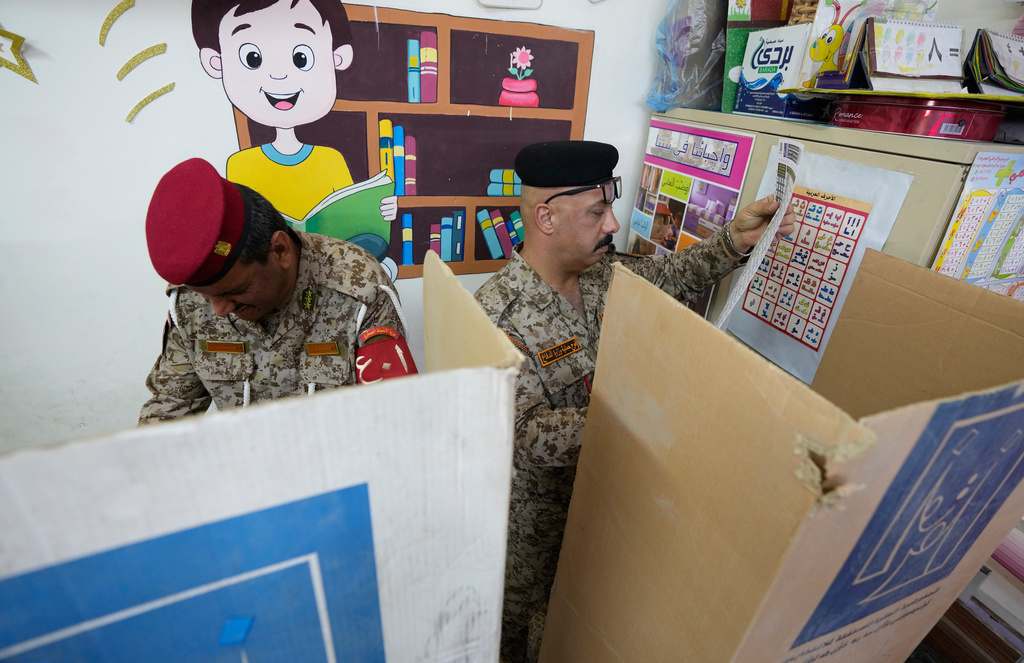 Iraqi security forces gather to vote during a special voting session ahead of Tuesday's parliamentary election in Baghdad, Iraq, Sunday, Nov. 9, 2025. (AP Photo/Hadi Mizban)