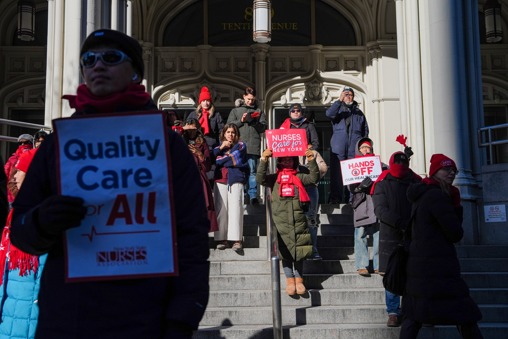 Members of the New York State Nurses Association union picket outside Mount Sinai West Hospital, Tuesday, Jan. 20, 2026, in New York. (AP Photo/Ryan Murphy)