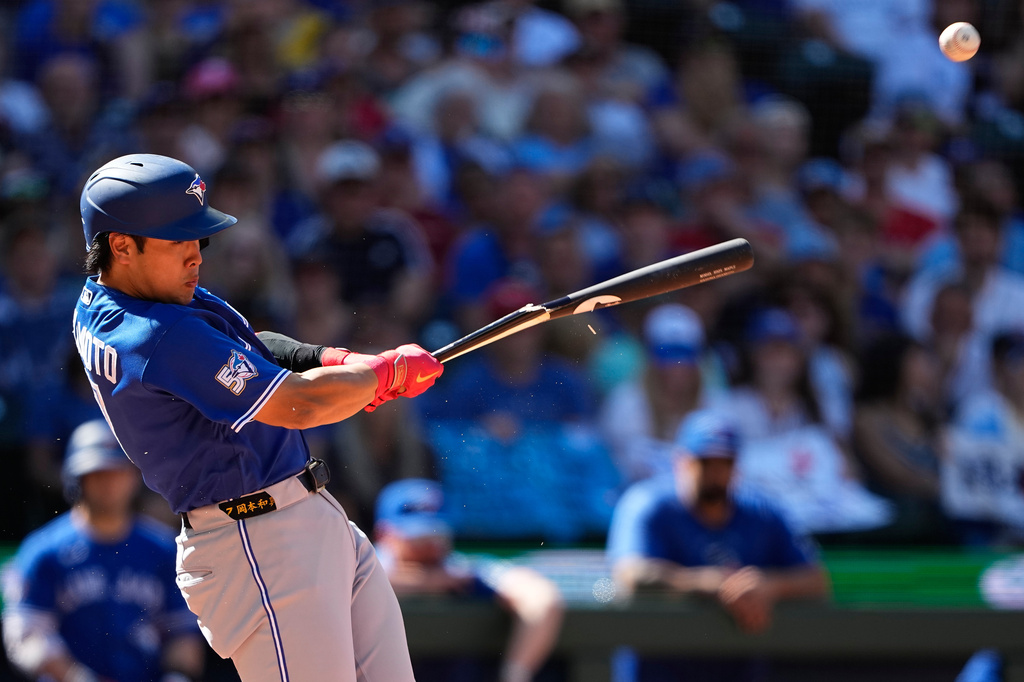 Toronto Blue Jays' Kazuma Okamoto breaks his bat on a line out against the Seattle Mariners during the ninth inning of a baseball game, Sunday, July 5, 2026, in Seattle. (AP Photo/Lindsey Wasson)