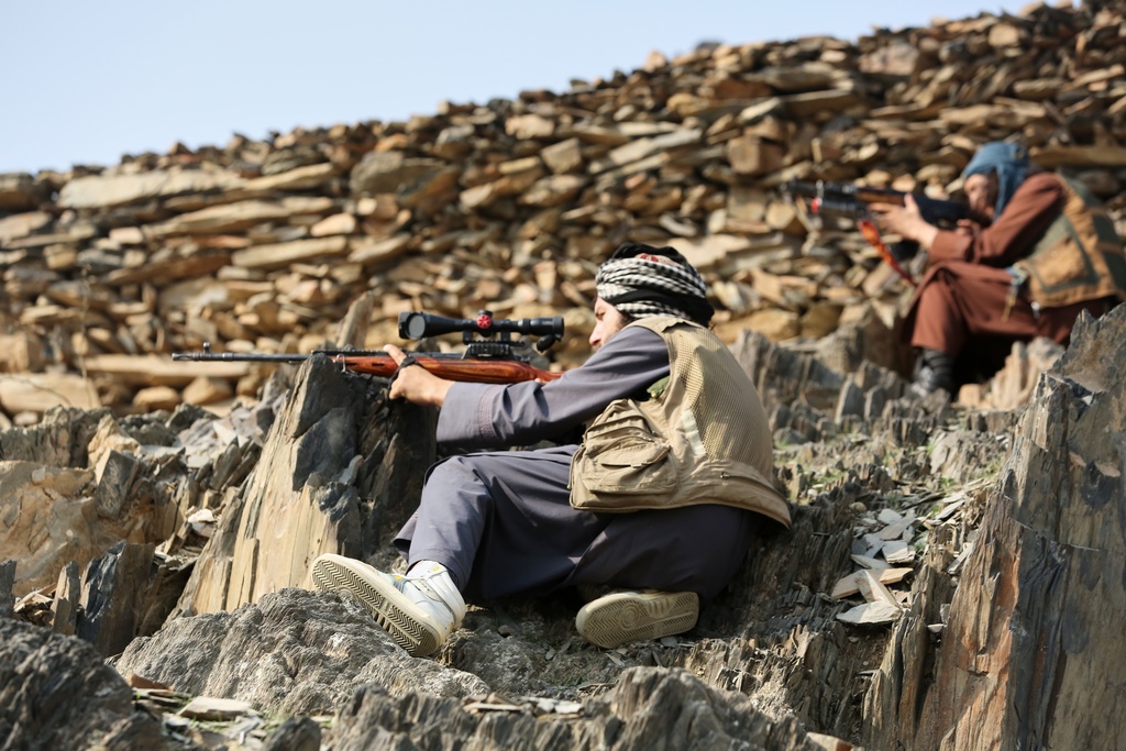 Afghan Taliban soldiers peer through the sight of their weapons, on the Afghan side of the Torkham border crossing with Pakistan in Torkham, Afghanistan, Friday, Feb. 27, 2026. (AP Photo/Wahidullah Kakar)
