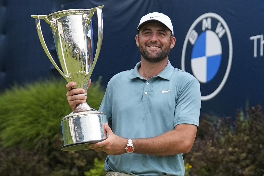 Scottie Scheffler holds the trophy after winning the BMW Championship golf tournament Sunday, Aug. 17, 2025, in Owings Mills, Md. (AP Photo/Stephanie Scarbrough)