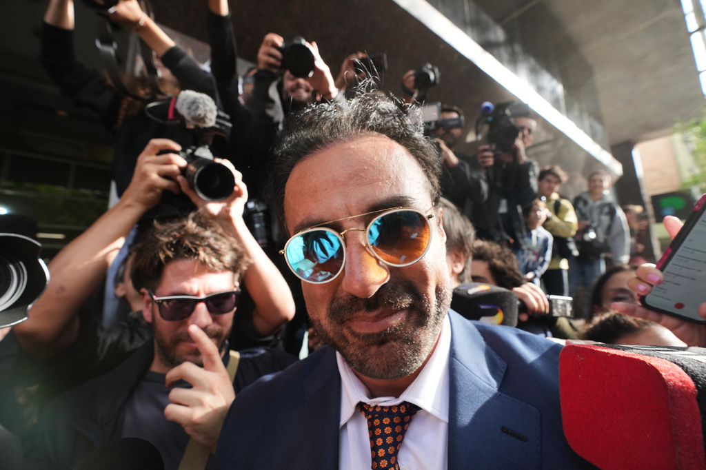 Physician Leopoldo Luque arrives to court to attend the first day of his trial with the medical team that treated the late soccer star Diego Maradona, to face charges of alleged homicide by negligence in San Isidro, Argentina, Tuesday, April 14, 2026. (AP Photo/Rodrigo Abd)