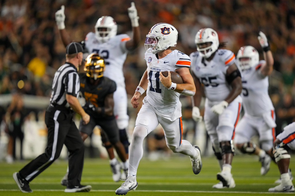 FILE - Auburn quarterback Jackson Arnold (11) runs for a touchdown against Baylor during the second half of an NCAA college football game, Aug. 29, 2025, in Waco, Texas. (AP Photo/Julio Cortez, File)