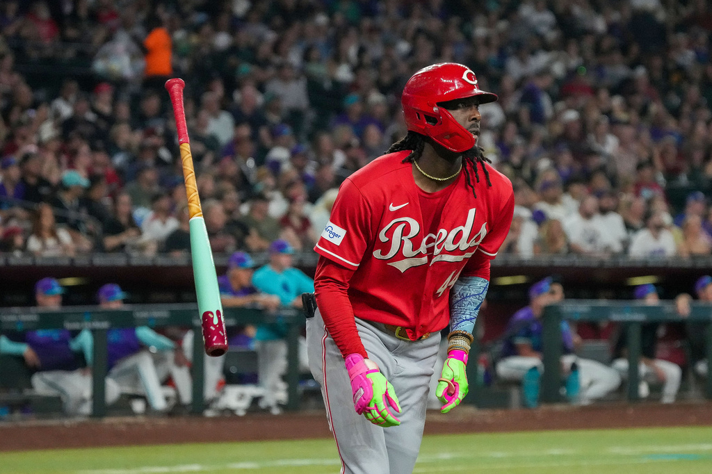 Cincinnati Reds' Elly De La Cruz throws his bat after hitting a home run during the fifth inning of a baseball game against the Arizona Diamondbacks, Saturday, Aug. 22, 2026, in Phoenix. (AP Photo/Darryl Webb)