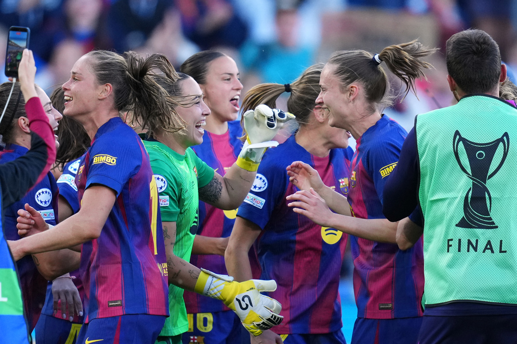 Barcelona's Alexia Putellas, from left, Ewa Pajor, goalkeeper Catalina Coll, Clara Serrajordi and Caroline Graham Hansen celebrate at the end of the Women's Champions League final soccer match between FC Barcelona and OL Lyonnes, in Oslo, Saturday, May 23, 2026. (AP Photo/Kirsty Wigglesworth)