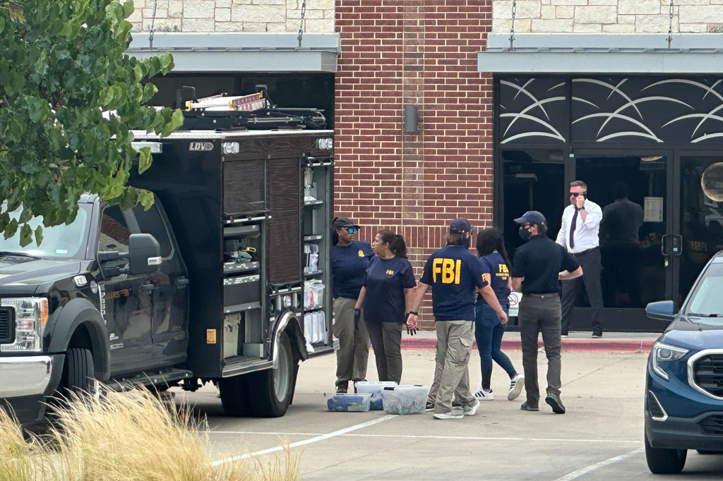Law enforcement responds to the scene of a shooting Tuesday, May 5, 2026, at K Towne Plaza in Carrollton, Texas. (AP Photo/Kendria LaFleur)
