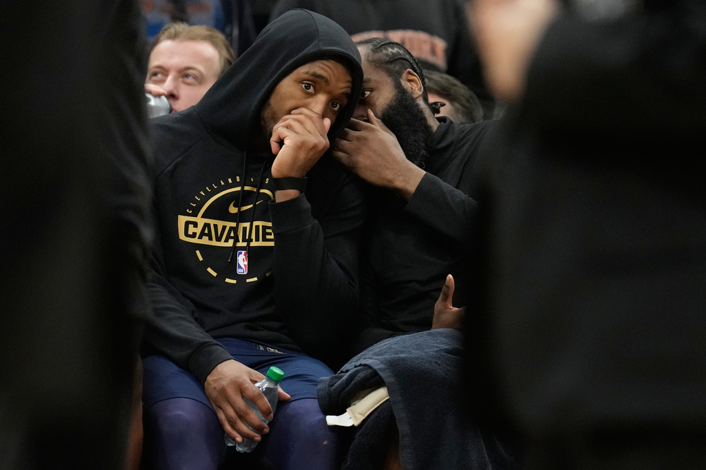 Cleveland Cavaliers guard Donovan Mitchell, left, talks with guard James Harden (1) during the second half of Game 4 in the Eastern Conference finals NBA basketball playoffs series against the New York Knicks in Cleveland, Monday, May 25, 2026. (AP Photo/Sue Ogrocki)