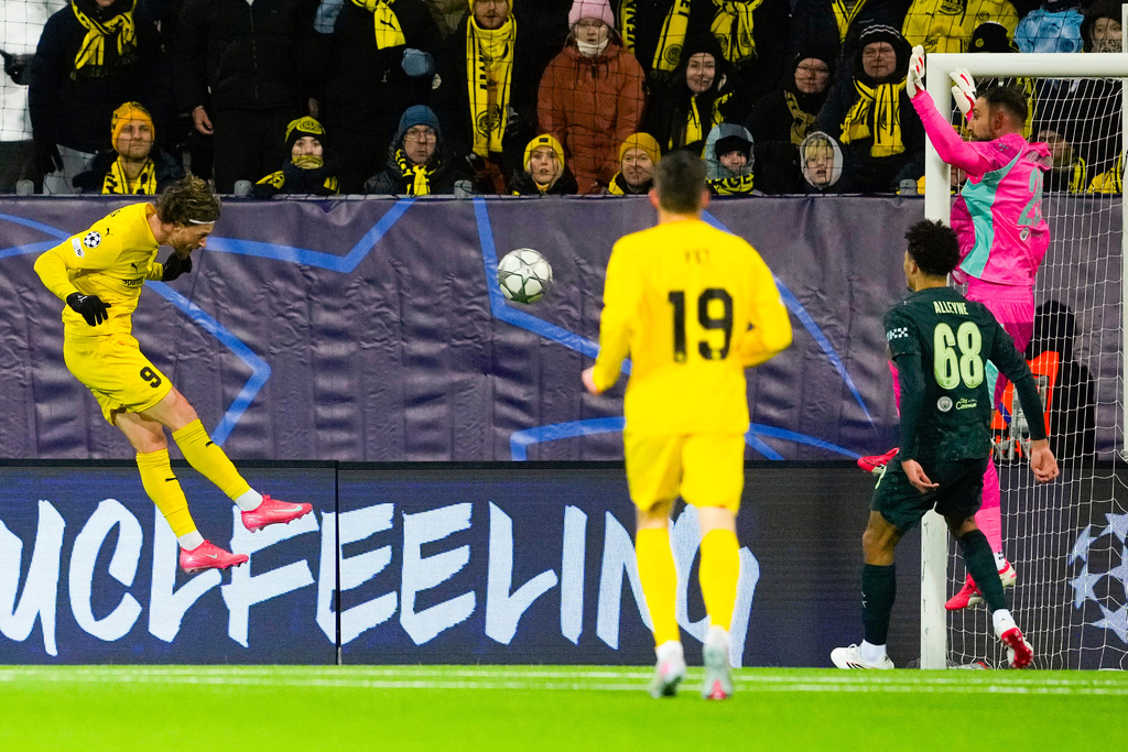 Glimt's Kasper Hogh, left, scores during the Champions League soccer match between Bodo/Glimt and Manchester City in Bodo, Norway, Tuesday, Jan. 20, 2026. (Fredrik Varfjell/NTB via AP)