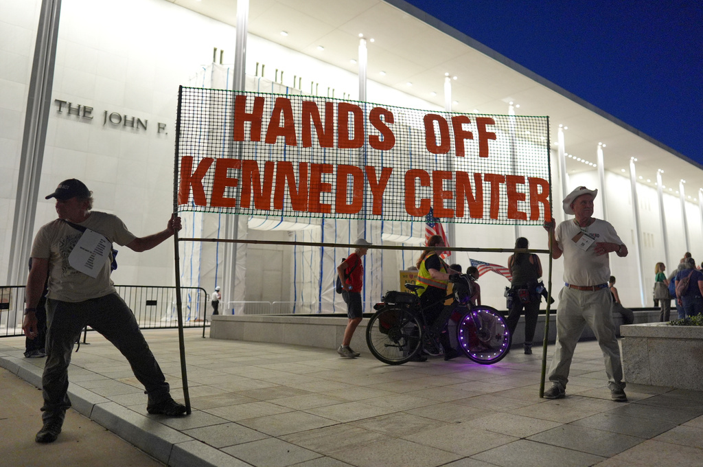 People protest outside the Kennedy Center over the threats by President Donald Trump to demolish the performing arts center, in Washington, Friday, Sept. 18, 2026. (AP Photo/J. Scott Applewhite)