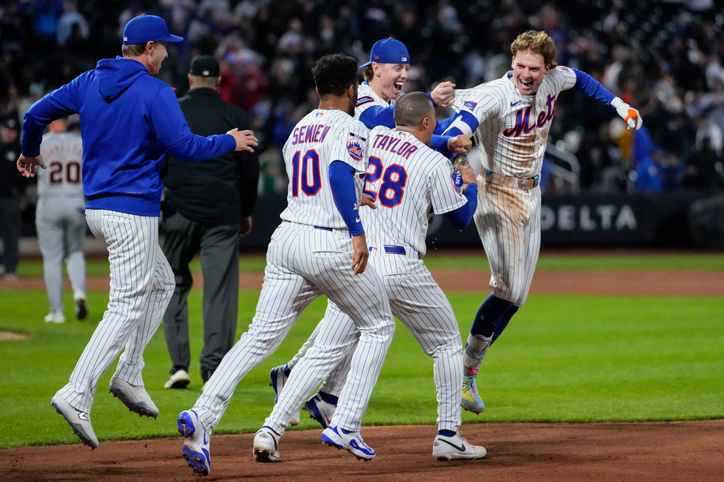 New York Mets' Carson Benge (3), right, celebrates with teammates after hitting a walk-off RBI single during the tenth inning of a baseball game against the Detroit Tigers, Wednesday, May 13, 2026, in New York. (AP Photo/Yuki Iwamura)