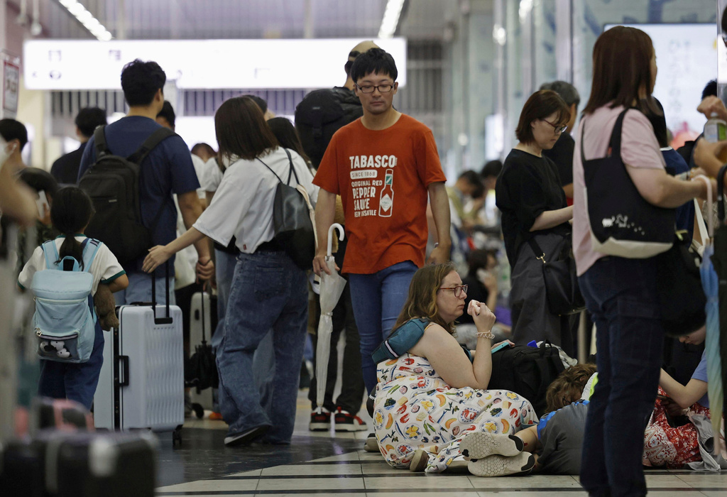 People crowd at Hakata station as bullet train services are suspended due to heavy rain, in Hakata, Fukuoka prefecture, southern Japan Monday, Aug. 11, 2025. (Takumi Sato/Kyodo News via AP)