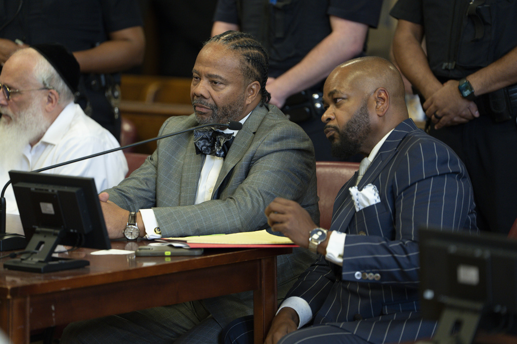Former state Sen. Jesse Hamilton appears for arraignment on corruption charges in Manhattan criminal court, Thursday, Aug. 21, 2025, in New York. (Steven Hirsch/New York Post via AP, Pool)
