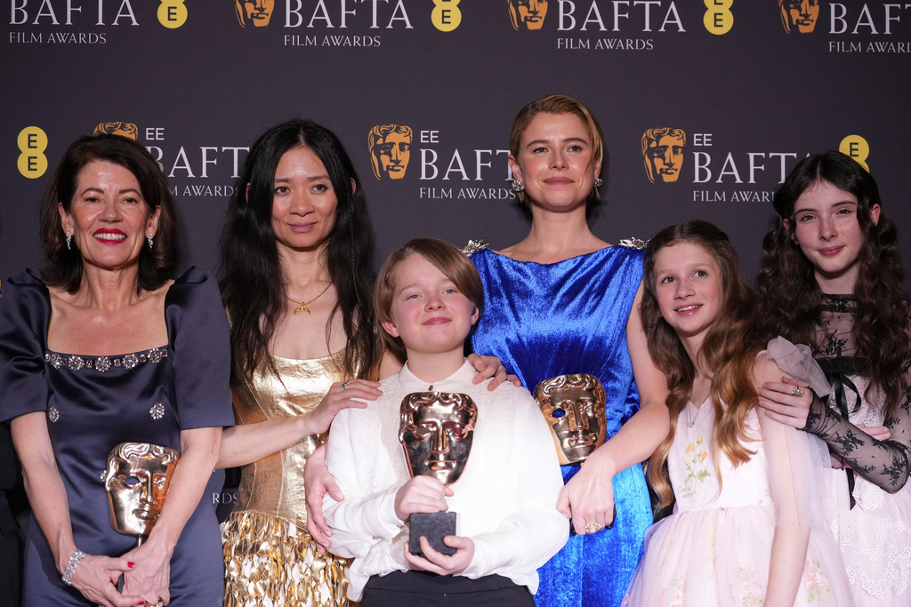 Pippa Harris, from left, Chloe Zhao, Jacobi Jupe, Jessie Buckley, Olivia Lynes, and Bodhi Rae Breathnach pose with the award for outstanding British film for 'Hamnet' at the 79th British Academy Film Awards, BAFTA's, in London, Sunday, Feb. 22, 2026. (AP Photo/Alastair Grant)
