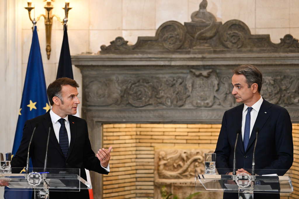 Greece's Prime Minister Kyriakos Mitsotakis, right, and France's President Emmanuel Macron participate in a media conference at Maximos Mansion in Athens, Greece, Saturday, April 25, 2026. (AP Photo/Michael Varaklas)