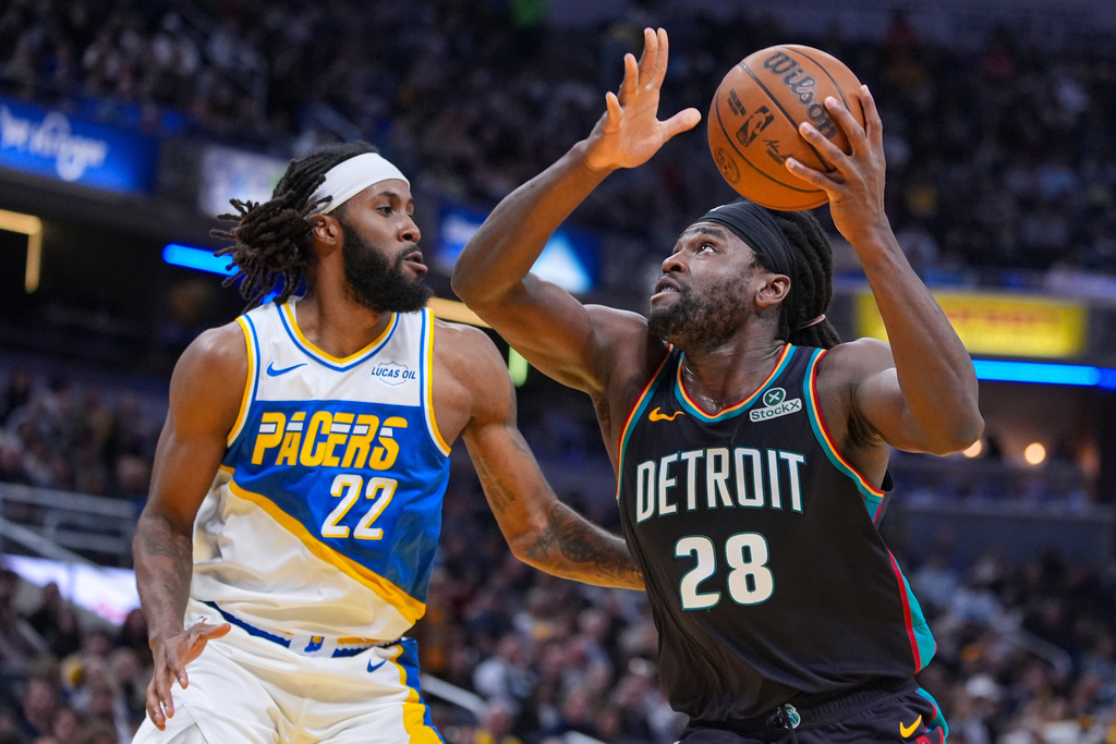 Detroit Pistons forward Isaiah Stewart (28) looks to shoots over Indiana Pacers forward Isaiah Jackson (22) during the first half of an NBA basketball game in Indianapolis, Monday, Nov. 24, 2025. (AP Photo/Michael Conroy)
