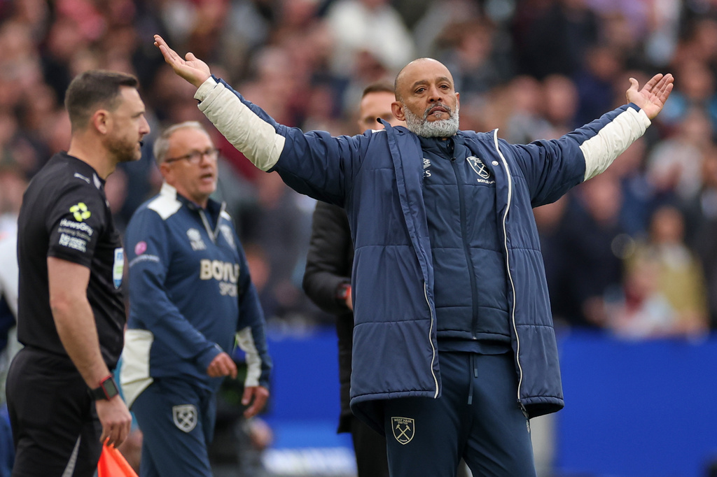 West Ham's head coach Nuno Espirito Santo reacts during the Premier League soccer match between West Ham and Arsenal in London, Sunday, May 10, 2026. (AP Photo/Ian Walton)