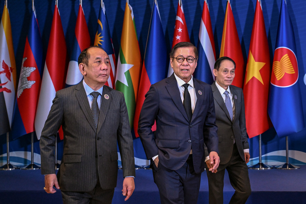 CORRECTS ID OF THAI FOREIGN MINISTER - From left, Myanmar's Permanent Secretary of the Ministry of Foreign Affairs Hau Khan Sum, Thai Foreign Minister Sihasak Phuangketkeow and Vietnam's Foreign Minister Le Hoai Trung walk together after the group photo during the Association of Southeast Asian Nations (ASEAN) Foreign Ministers' Retreat in Cebu, Philippines Thursday, Jan. 29, 2026. (Jam Sta Rosa/Pool Photo via AP)