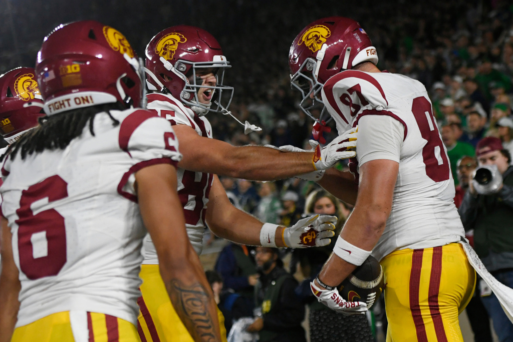Southern California tight end Lake Mcree (87) celebrates with teammate Walker Lyons (85) after catching a touchdown pass during the first quarter of an NCAA college football game against Notre Dame, Saturday, Oct. 18, 2025, in South Bend, Ind. (AP Photo/Paul Beaty)