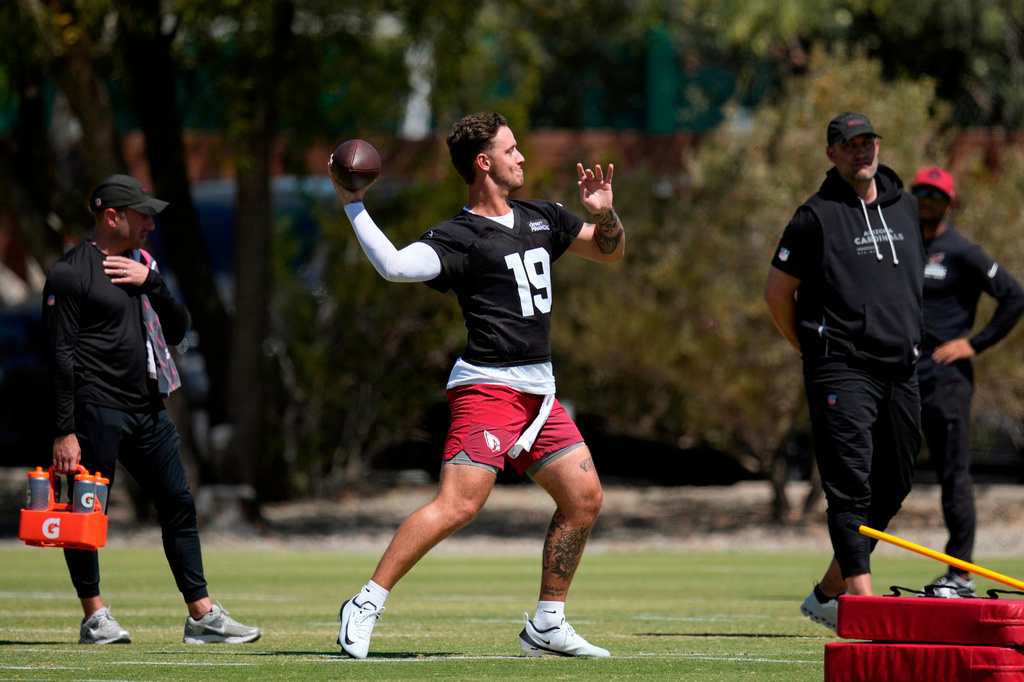 FILE - Arizona Cardinals quarterback Carson Beck (19) throws during the NFL football team's rookie minicamp on May 8, 2026, in Tempe, Ariz. (AP Photo/Ross D. Franklin, File)