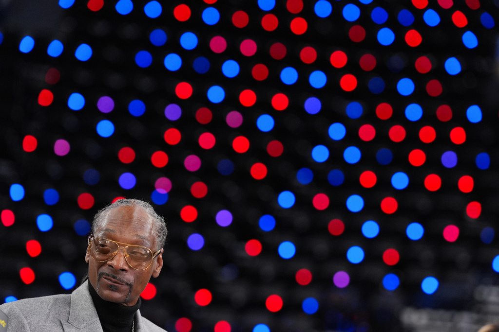 Snoop Dogg, records a segment on the court before an NBA basketball game between the Los Angeles Clippers and the Golden State Warriors Monday, Jan. 5, 2026, in Inglewood, Calif. (AP Photo/Jae C. Hong)