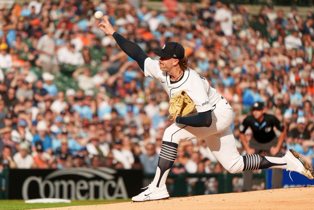 Detroit Tigers pitcher Chris Paddack throws against the Kansas City Royals during the first inning of a baseball game Saturday, Aug. 23, 2025, in Detroit. (AP Photo/Josh Boland )