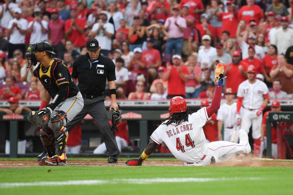 Cincinnati Reds' Elly de la Cruz scores after single by Sal Stewart during the third inning of a baseball game against the Pittsburgh Pirates on Thursday, July 30, 2026 in Cincinnati. (AP Photo/Tanner Pearson)