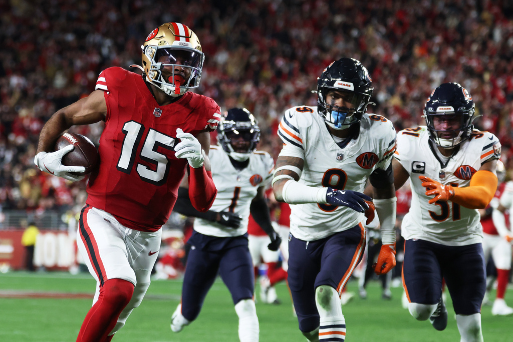 San Francisco 49ers wide receiver Jauan Jennings (15) runs toward the end zone to score against the Chicago Bears during the second half of an NFL football game in Santa Clara, Calif., Sunday, Dec. 28, 2025. (AP Photo/Jed Jacobsohn)
