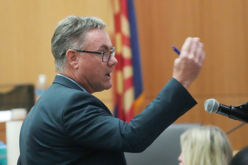 Robert Reinhardt, an attorney for Cleophus Cooksey Jr., speaks to the jury during the sentencing hearing for Cooksey after being convicted of killing eight people during his trial Monday, Sept. 29, 2025, in Phoenix. (AP Photo/Ross D. Franklin)