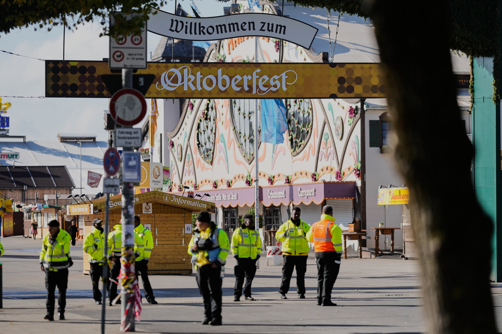 Security people stand on the area of the Oktoberfest that stays closed after a bomb threatening in Munich, Germany, Wednesday, Oct.1, 2025. (AP Photo/Matthias Schrader)